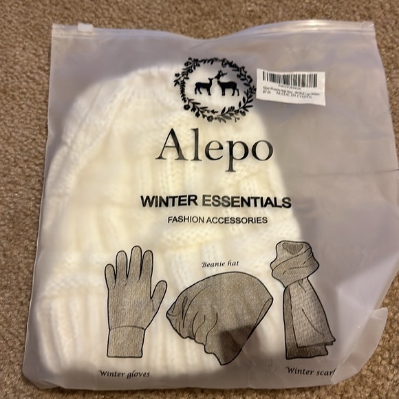 Women’s beanie with hole for pony tail - Picture 7 of 8